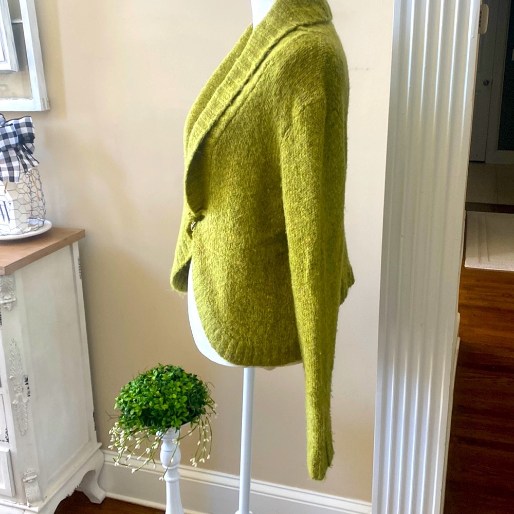 Women’s short button Sweater